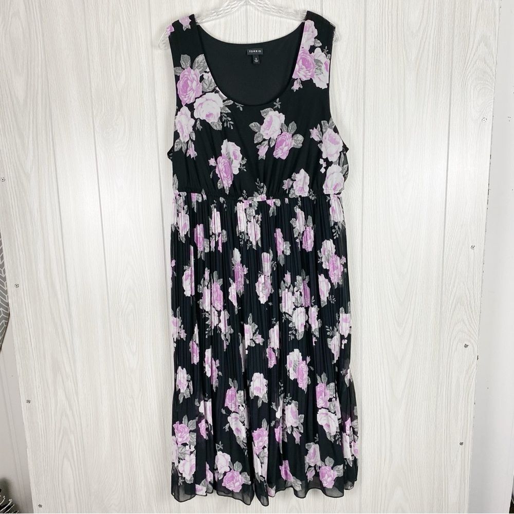 Torrid | Black & Pink Floral Pleated Dress Size 2X